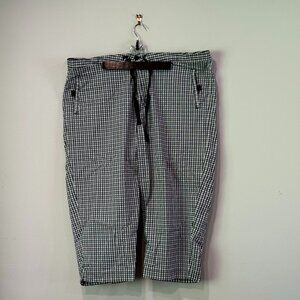 Size 22 Avenue Stretch Capris
